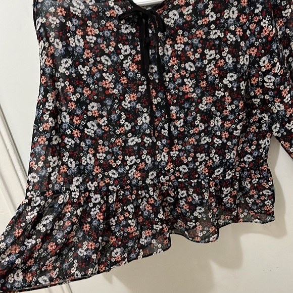 Peplum Floral Blouse - Picture 3 of 4